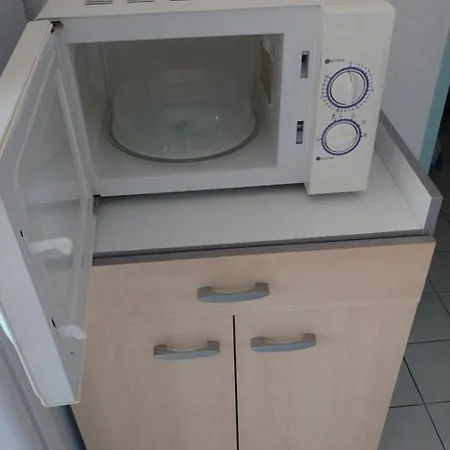 6 Pers, 2 Chambres, Terrasse, Piscine Et Parking A 50m De La Mer - Ref, Baie104