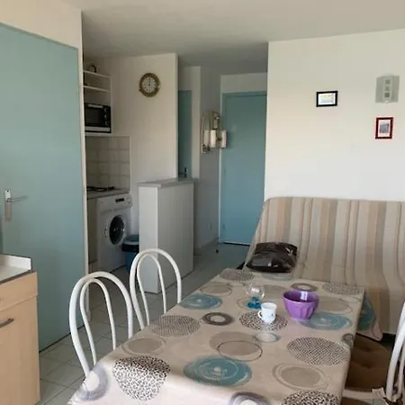 6 Pers, 2 Chambres, Terrasse, Piscine Et Parking A 50m De La Mer - Ref, Baie104 *